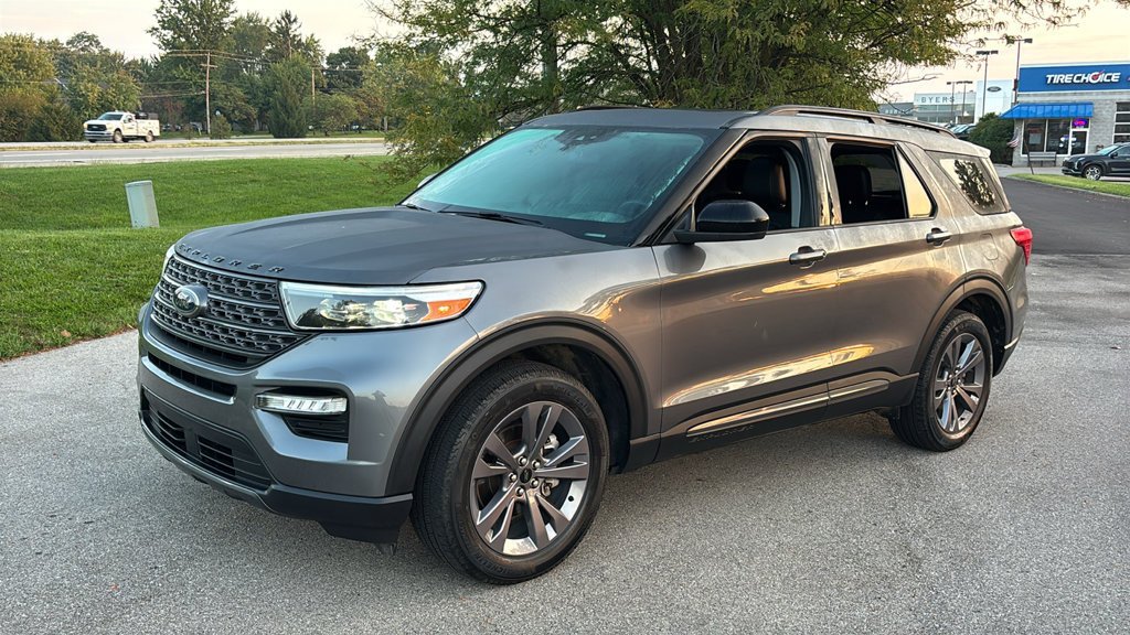 Used 2023 Ford Explorer XLT w/ Equipment Group 202A AWD/4WD image 2