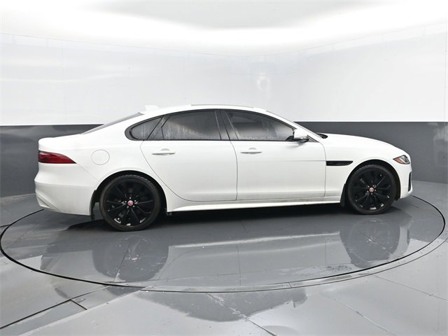 Used 2022 Jaguar XF R-Dynamic SE image 4