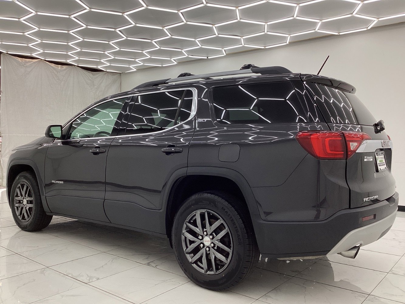 Used 2017 GMC Acadia SLT AWD/4WD image 11