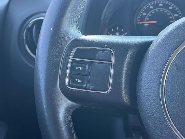 Used 2016 Jeep Patriot High Altitude FWD image 28