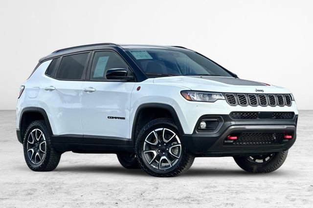 Used 2024 Jeep Compass Trailhawk image 2