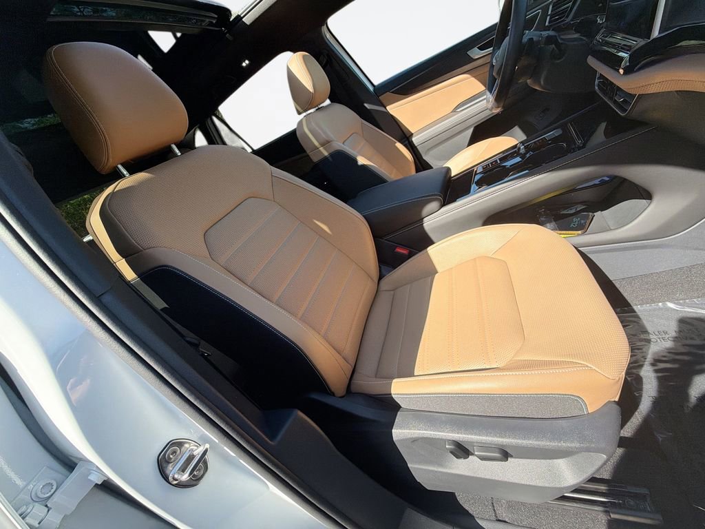 Used 2025 Volkswagen Atlas Cross Sport SEL R-Line AWD/4WD image 26