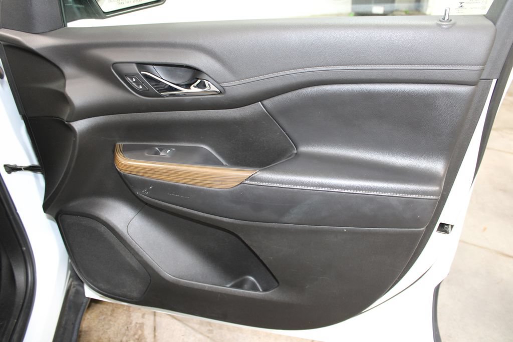 Used 2019 GMC Acadia SLE FWD image 23