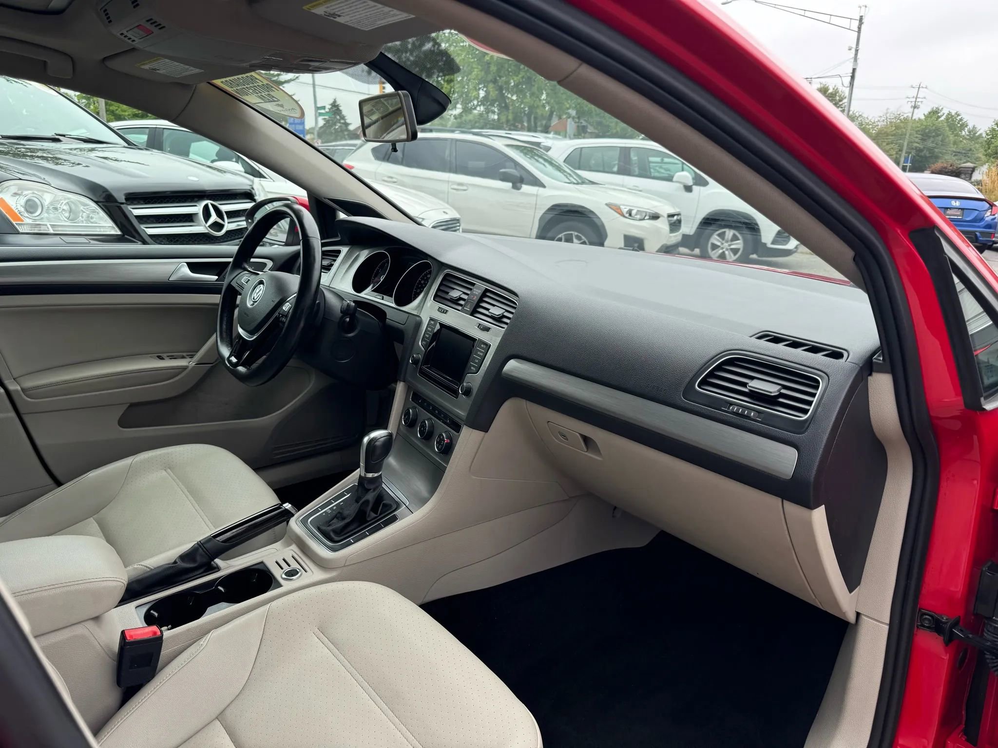 Used 2015 Volkswagen Golf SE image 18