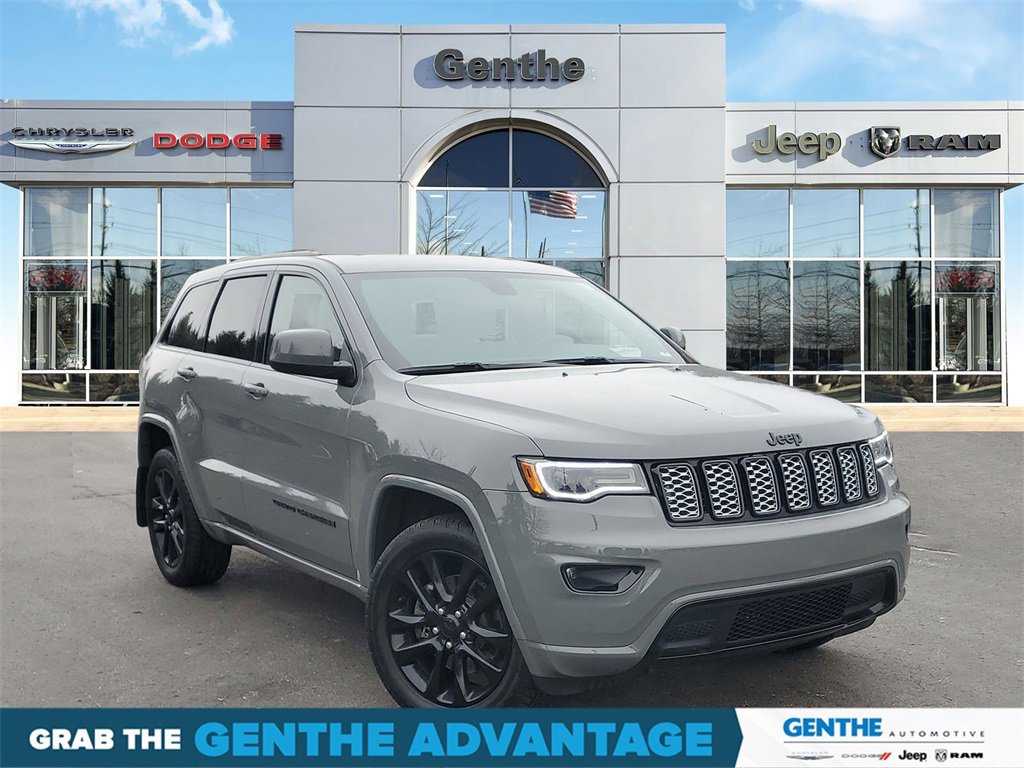 Used 2021 Jeep Grand Cherokee Laredo X image 1