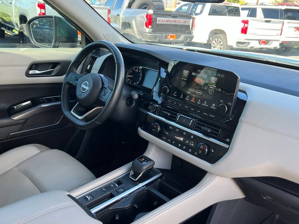 Used 2023 Nissan Pathfinder SL w/ SL Premium Package FWD image 17