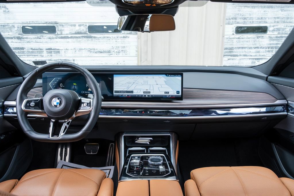 Used 2023 BMW 740i w/ Parking Assistance Package image 17