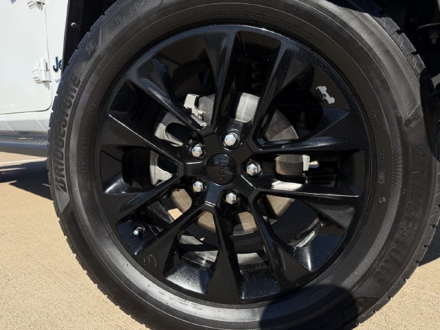 Used 2021 Jeep Wrangler Unlimited Sahara AWD/4WD image 9