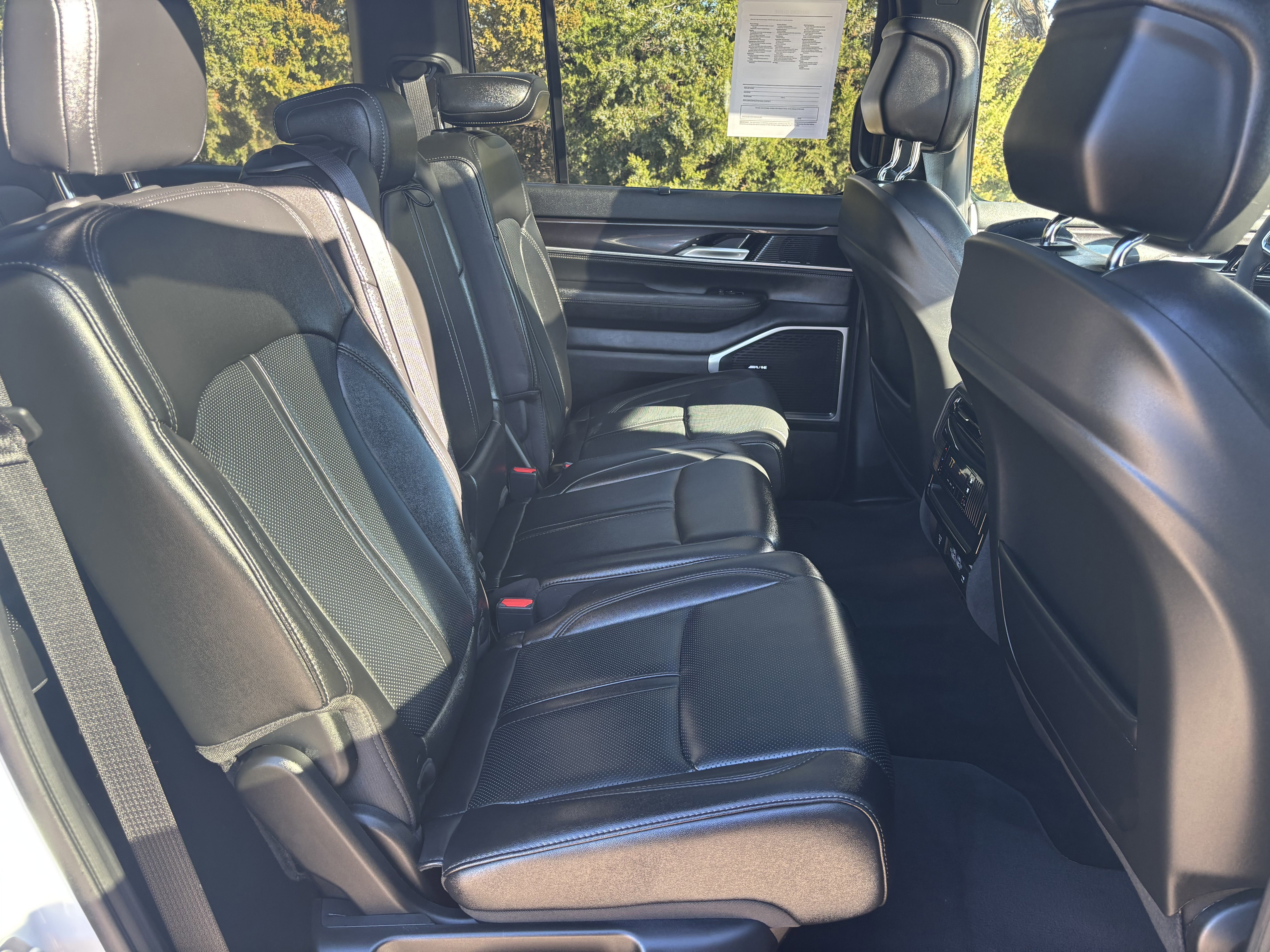 Used 2024 Jeep Wagoneer 4WD w/ Premium Group I image 30