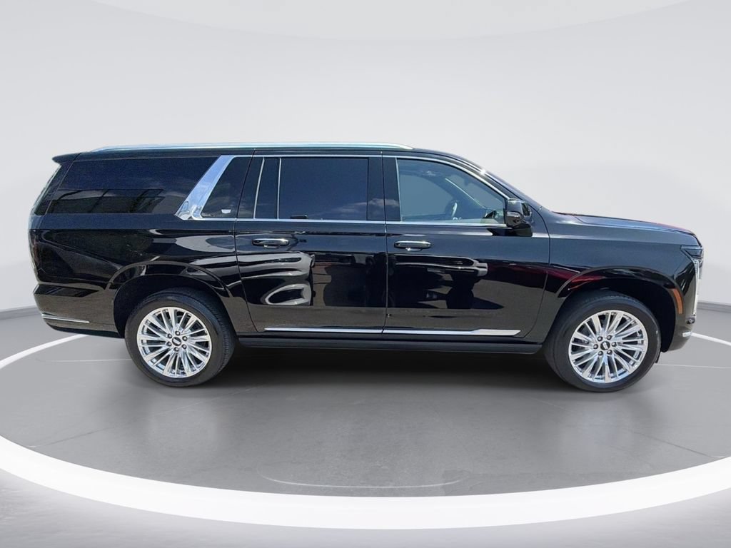 Certified 2026 Cadillac Escalade ESV Luxury RWD image 3