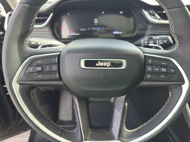 Used 2023 Jeep Grand Cherokee L Limited w/ Luxury Tech Group II AWD/4WD image 27