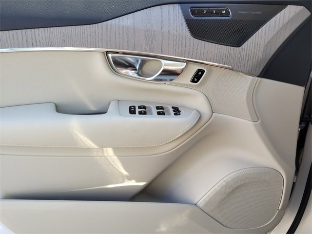 Certified 2025 Volvo XC90 T8 Plus image 31