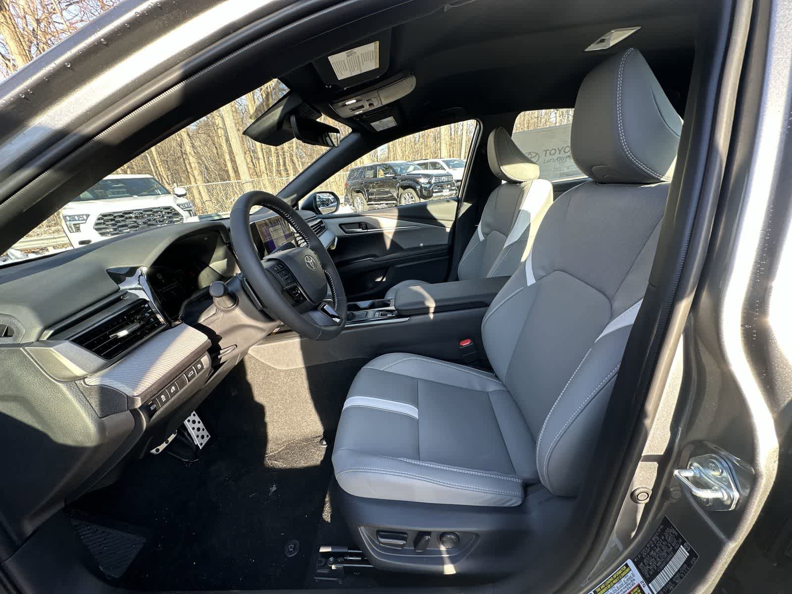 Used 2026 Toyota Camry SE w/ Convenience Package FWD image 14