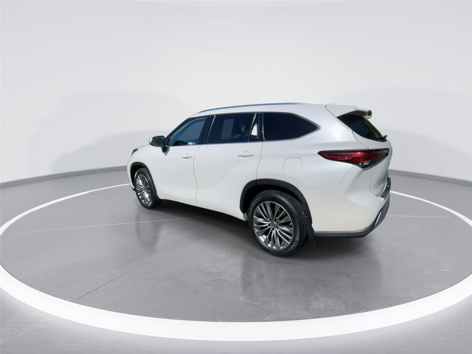 Used 2021 Toyota Highlander Platinum AWD/4WD image 6