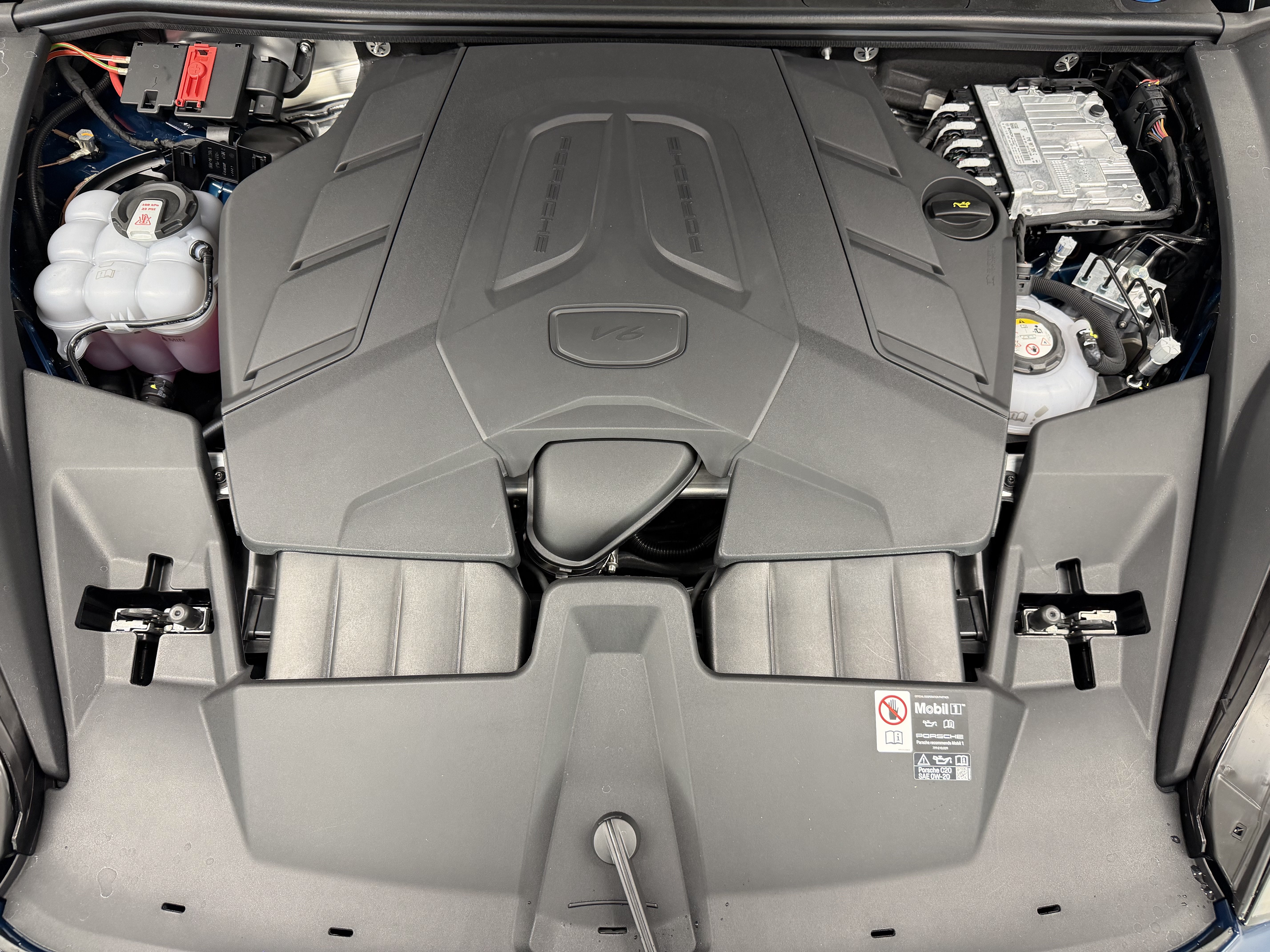 New 2026 Porsche Cayenne E-Hybrid AWD/4WD image 59