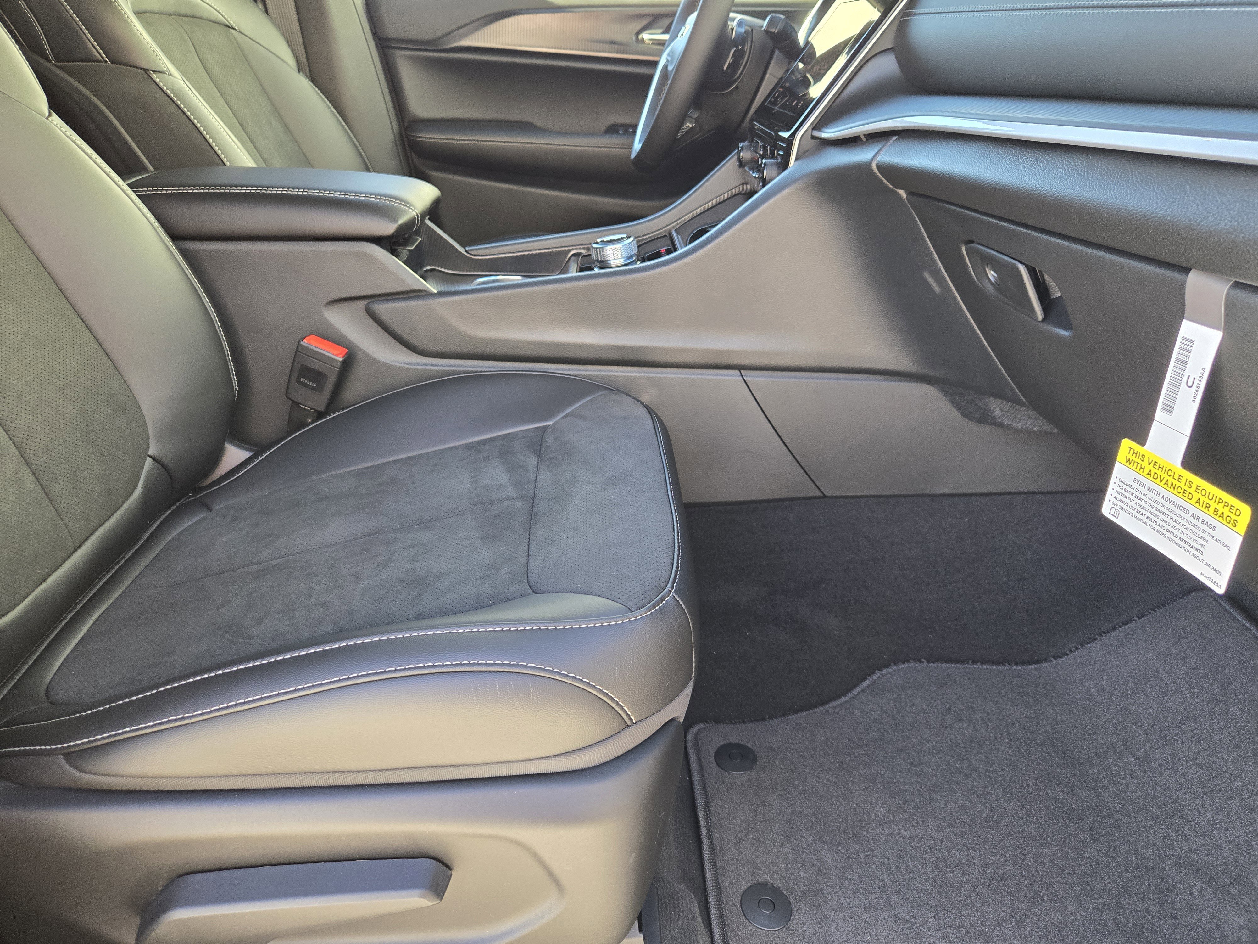 New 2025 Jeep Grand Cherokee Altitude image 12