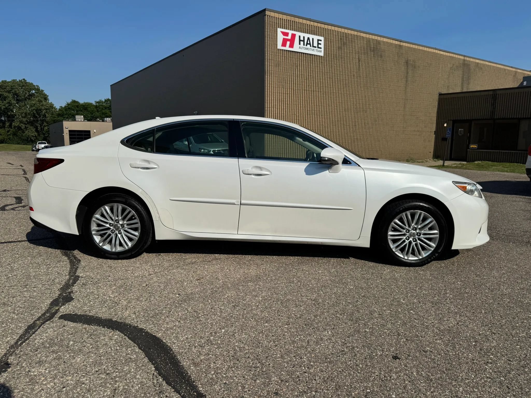 Used 2013 Lexus ES 350 w/ Luxury Pkg FWD image 11