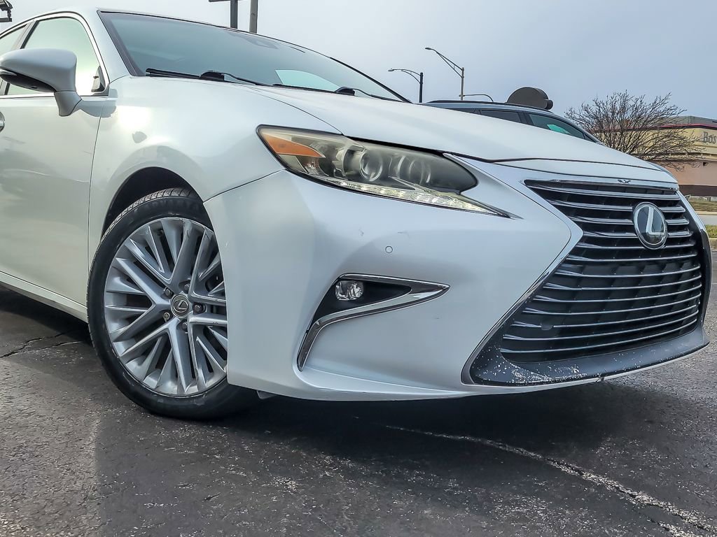 Used 2016 Lexus ES 350 w/ Luxury Package w/Wood Trim image 2