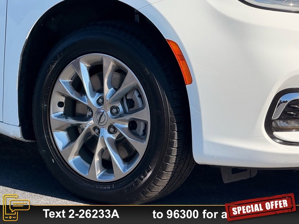 Used 2022 Chrysler Pacifica Touring-L image 26