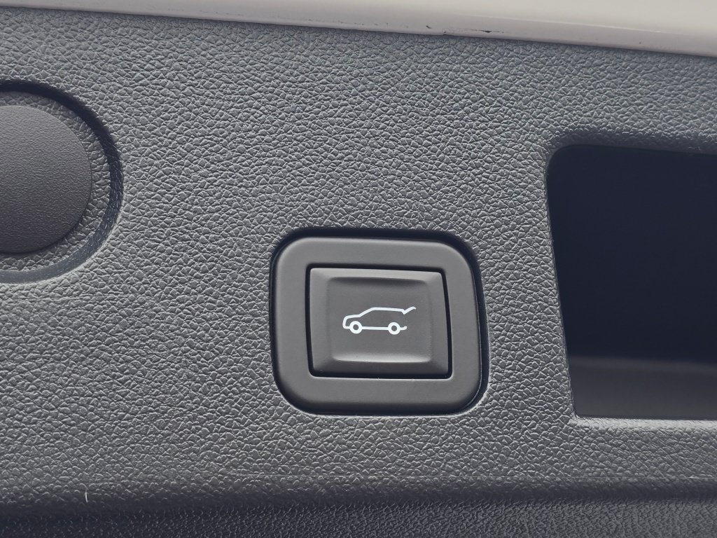 Used 2025 Chevrolet Equinox LT w/ Convenience Package II FWD image 23