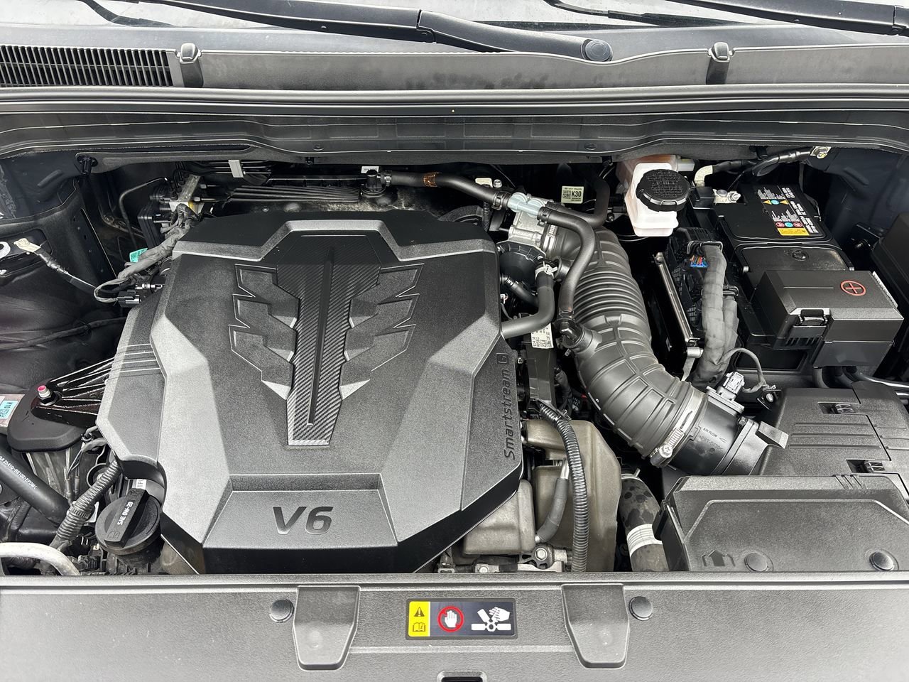 Used 2024 Kia Carnival LX image 10