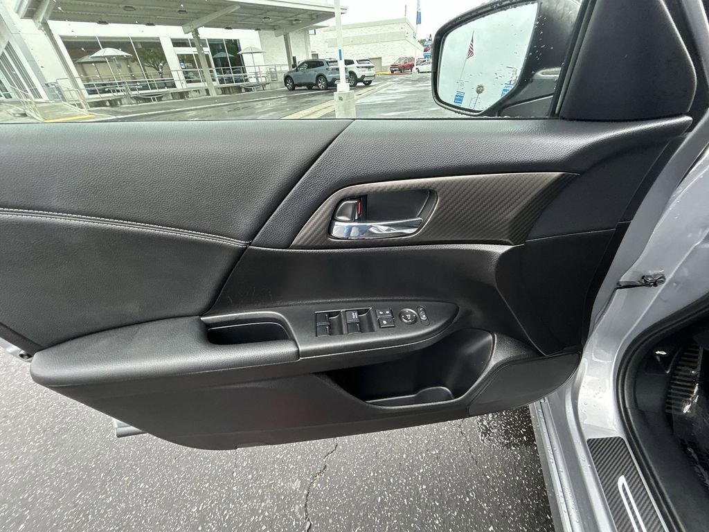 Used 2017 Honda Accord Sport image 13