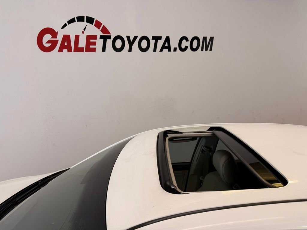 Used 2011 Toyota Camry XLE w/ SE/XLE Extra-Value Pkg FWD image 8