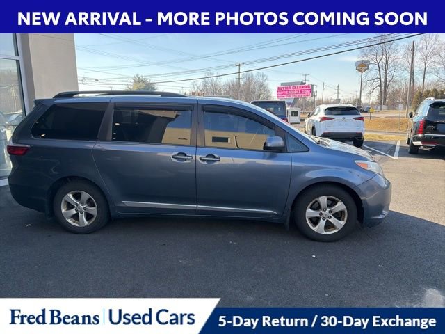 Used 2017 Toyota Sienna LE image 4