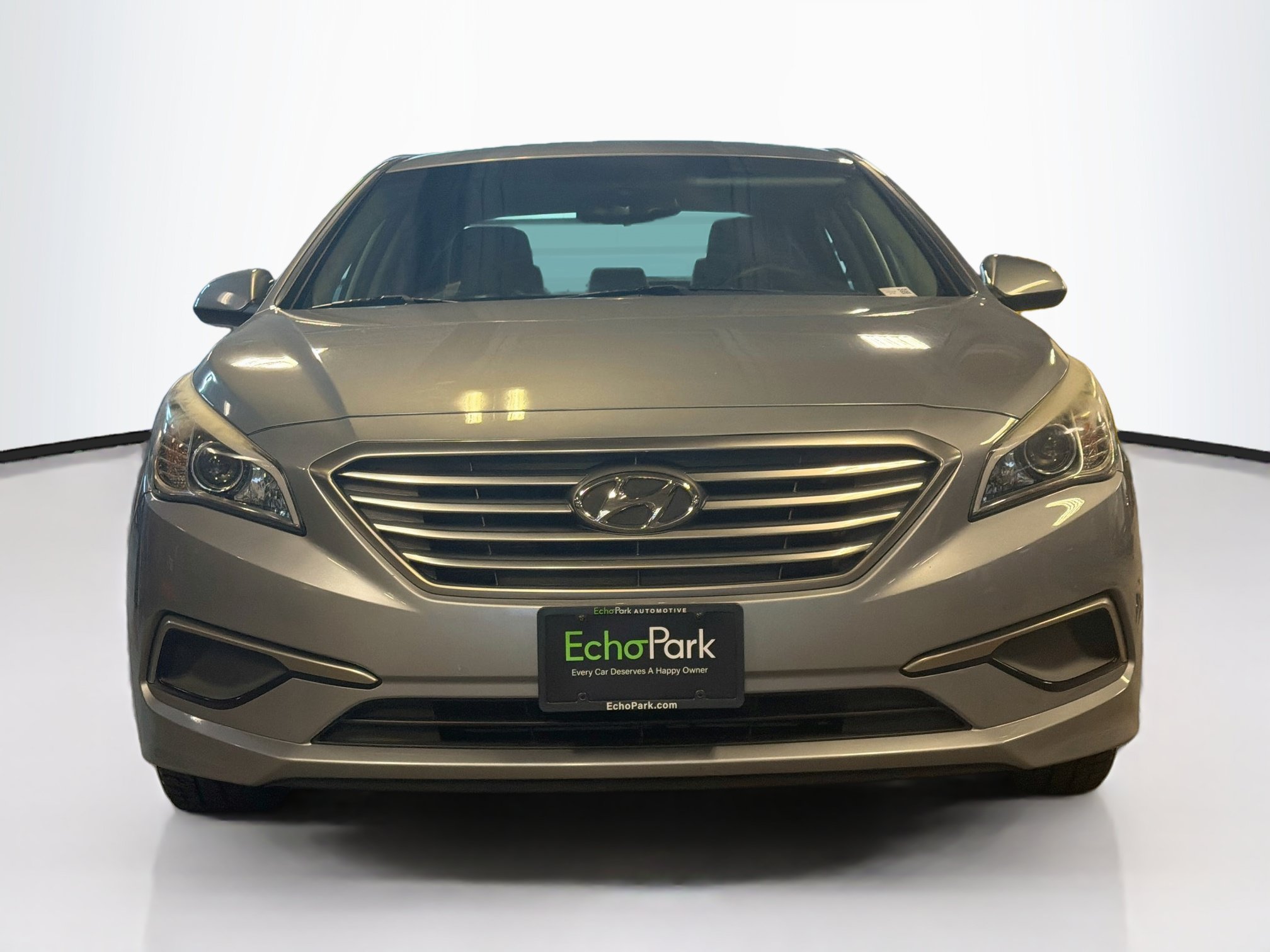 Used 2017 Hyundai Sonata SE w/ Cargo Package FWD image 2