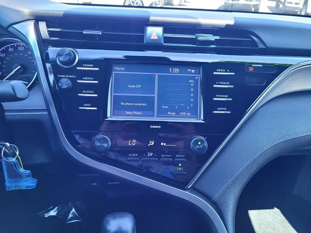 Used 2020 Toyota Camry SE w/ Blackout Package FWD image 20