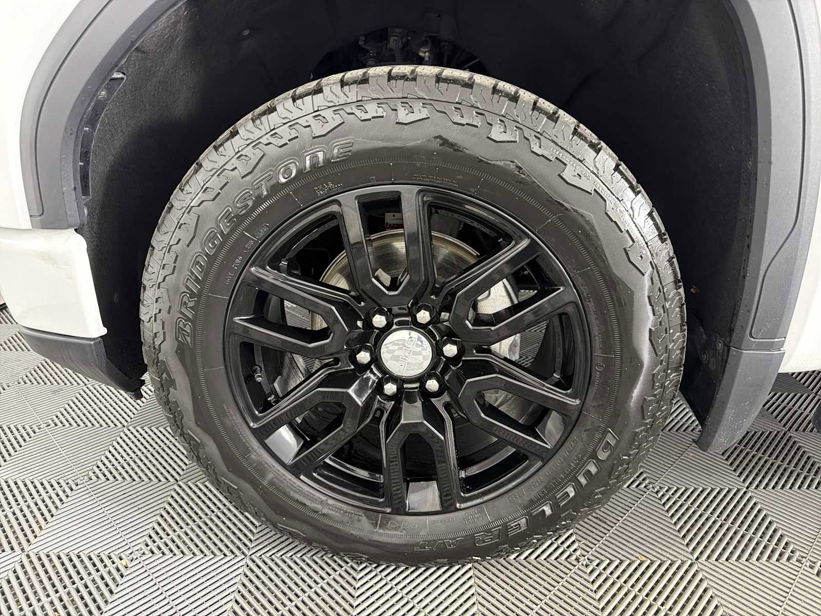 Used 2024 GMC Sierra 1500 Elevation w/ Elevation Premium Package AWD/4WD image 9