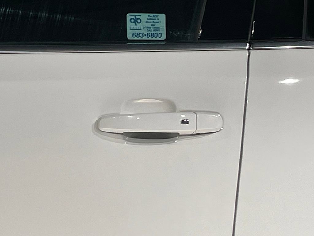 Used 2023 GMC Acadia SLE w/ Driver Convenience Package image 16