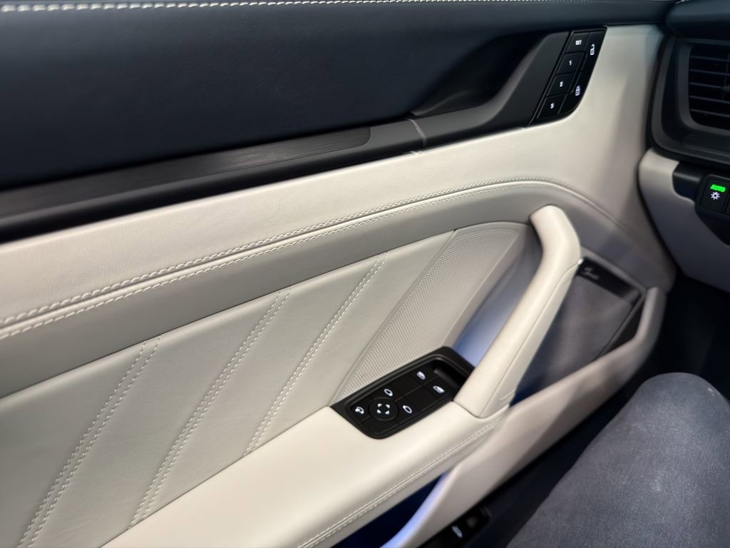 Used 2025 Porsche 911 Targa 4 GTS image 22