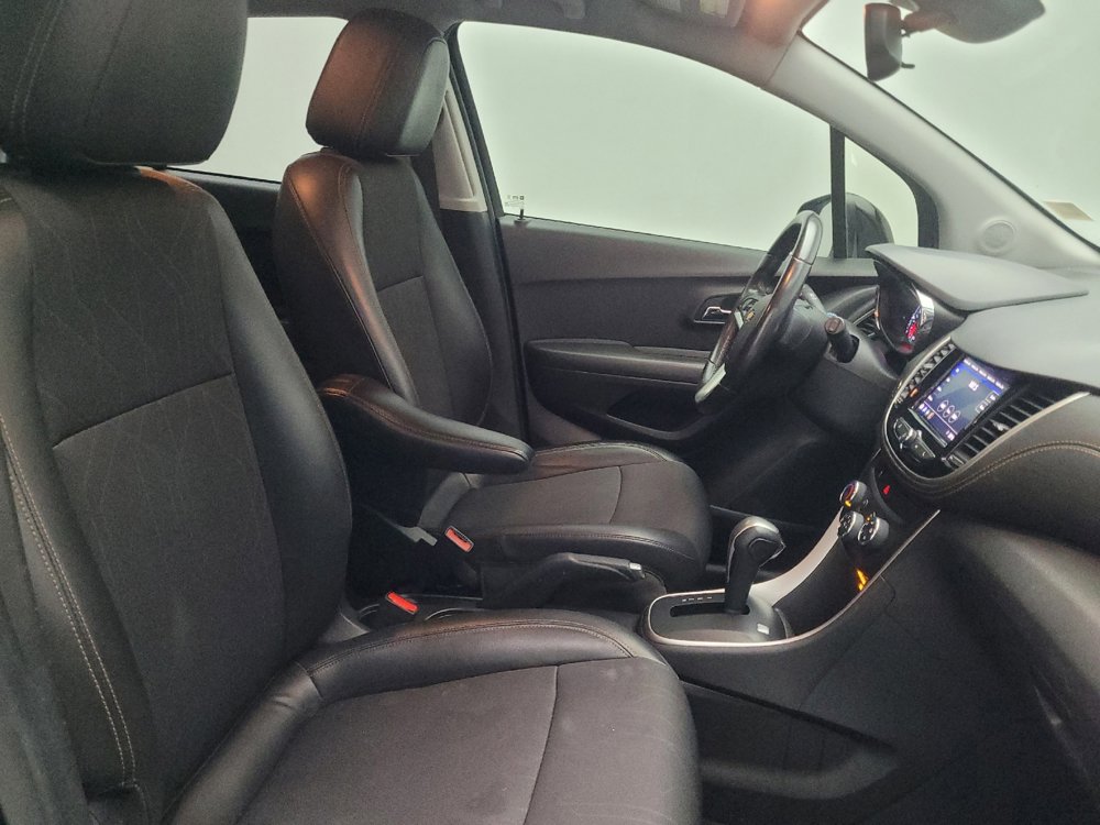 Used 2020 Chevrolet Trax LT w/ LT Convenience Package image 21