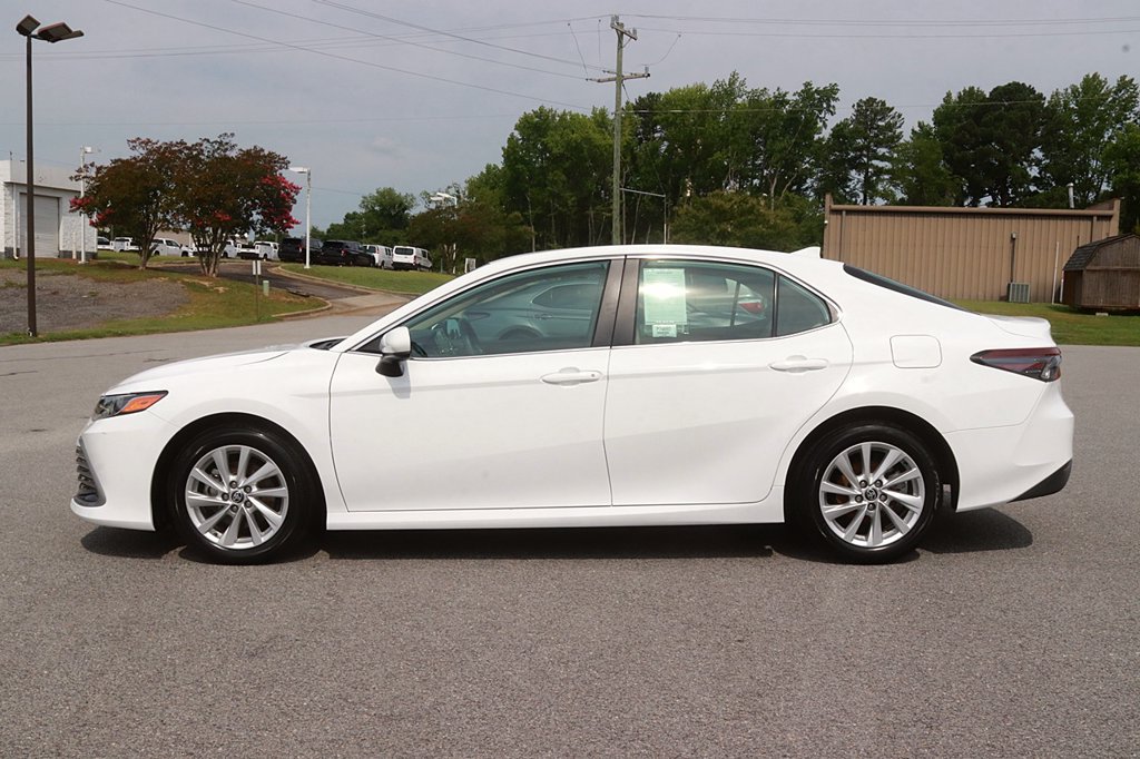 Used 2023 Toyota Camry LE FWD image 4