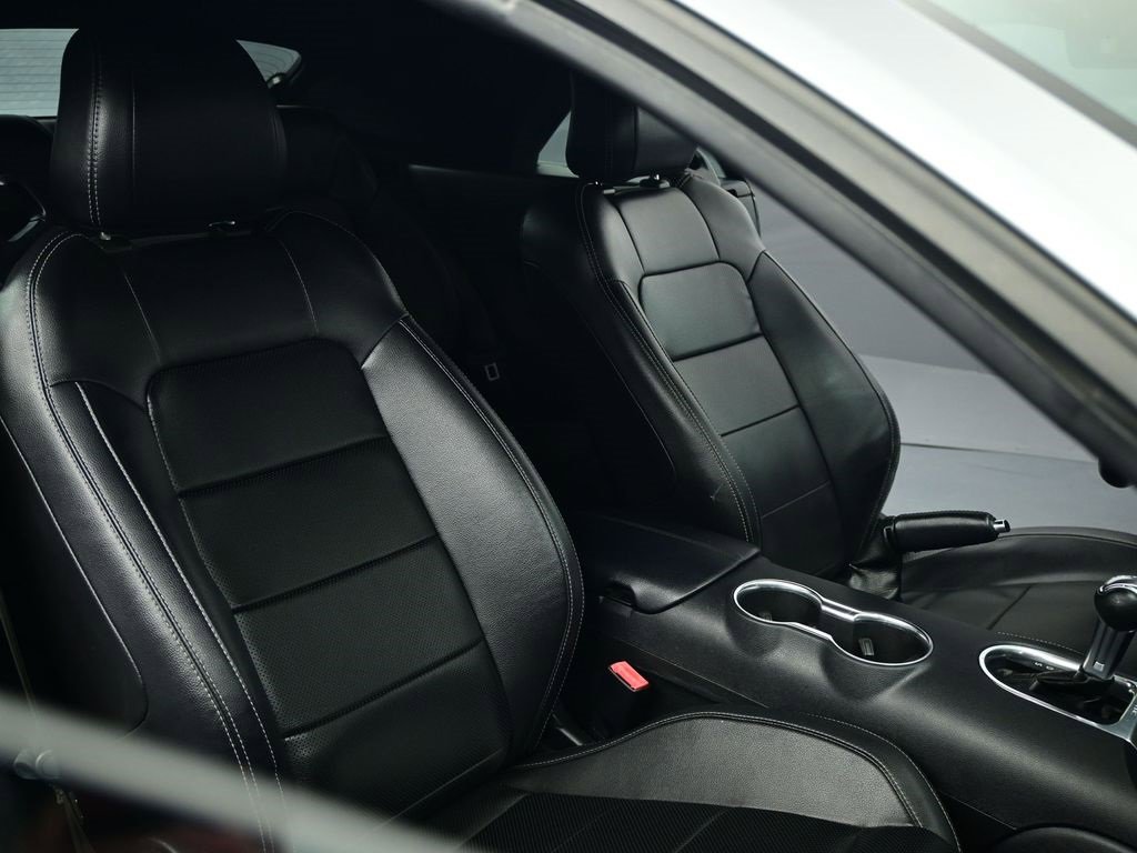 Used 2021 Ford Mustang Premium image 5