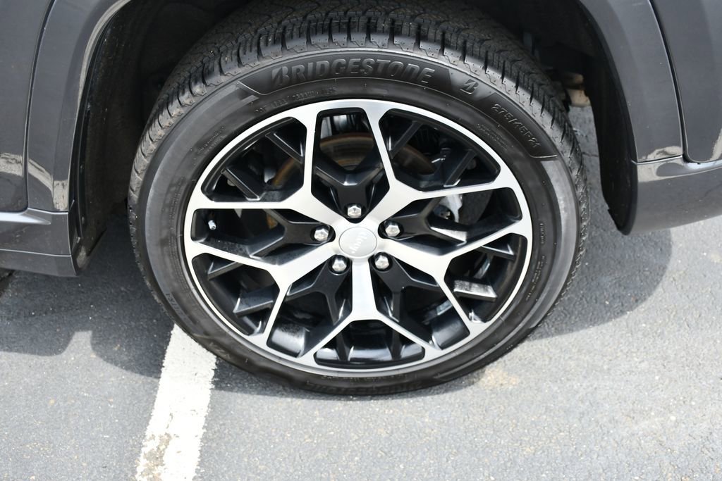 Used 2023 Jeep Grand Cherokee Summit AWD/4WD image 18