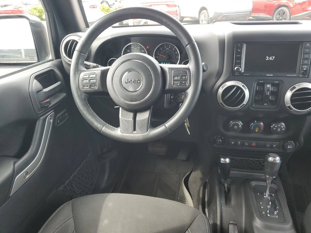 Used 2016 Jeep Wrangler Unlimited Sahara w/ Connectivity Group AWD/4WD image 20