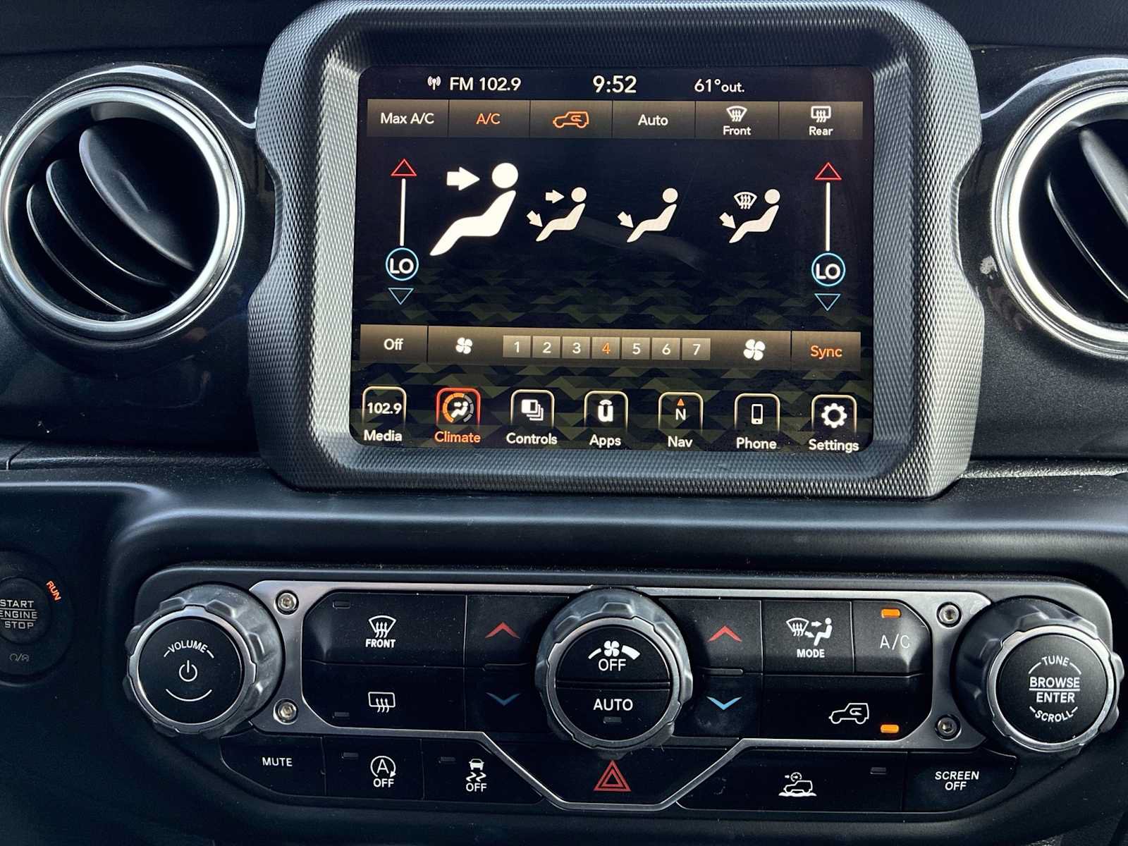 Used 2021 Jeep Wrangler Unlimited Sahara AWD/4WD image 17