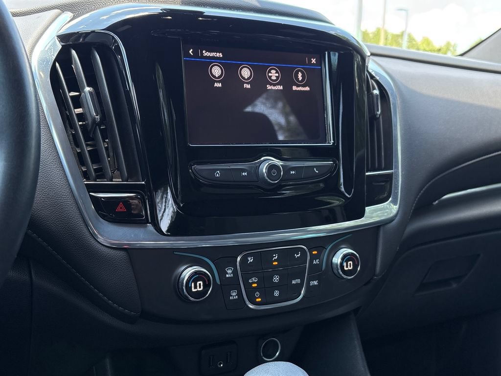 Used 2022 Chevrolet Traverse LT FWD image 18