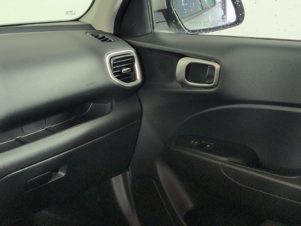 Used 2024 Hyundai Venue SEL FWD image 23