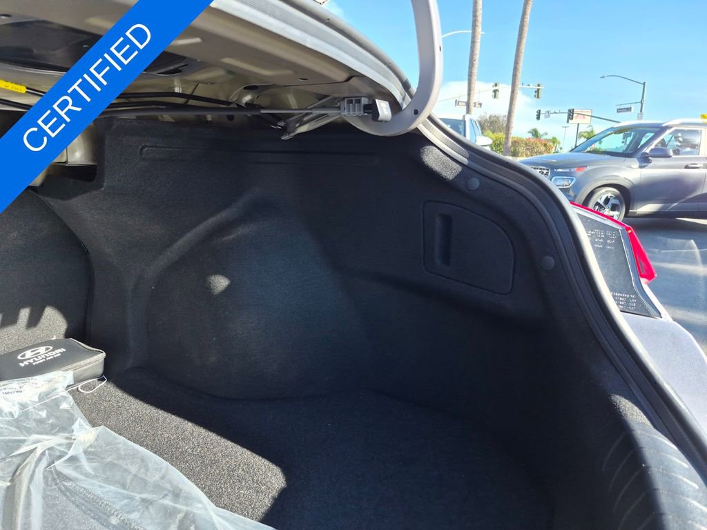 Used 2025 Hyundai Elantra SE image 27