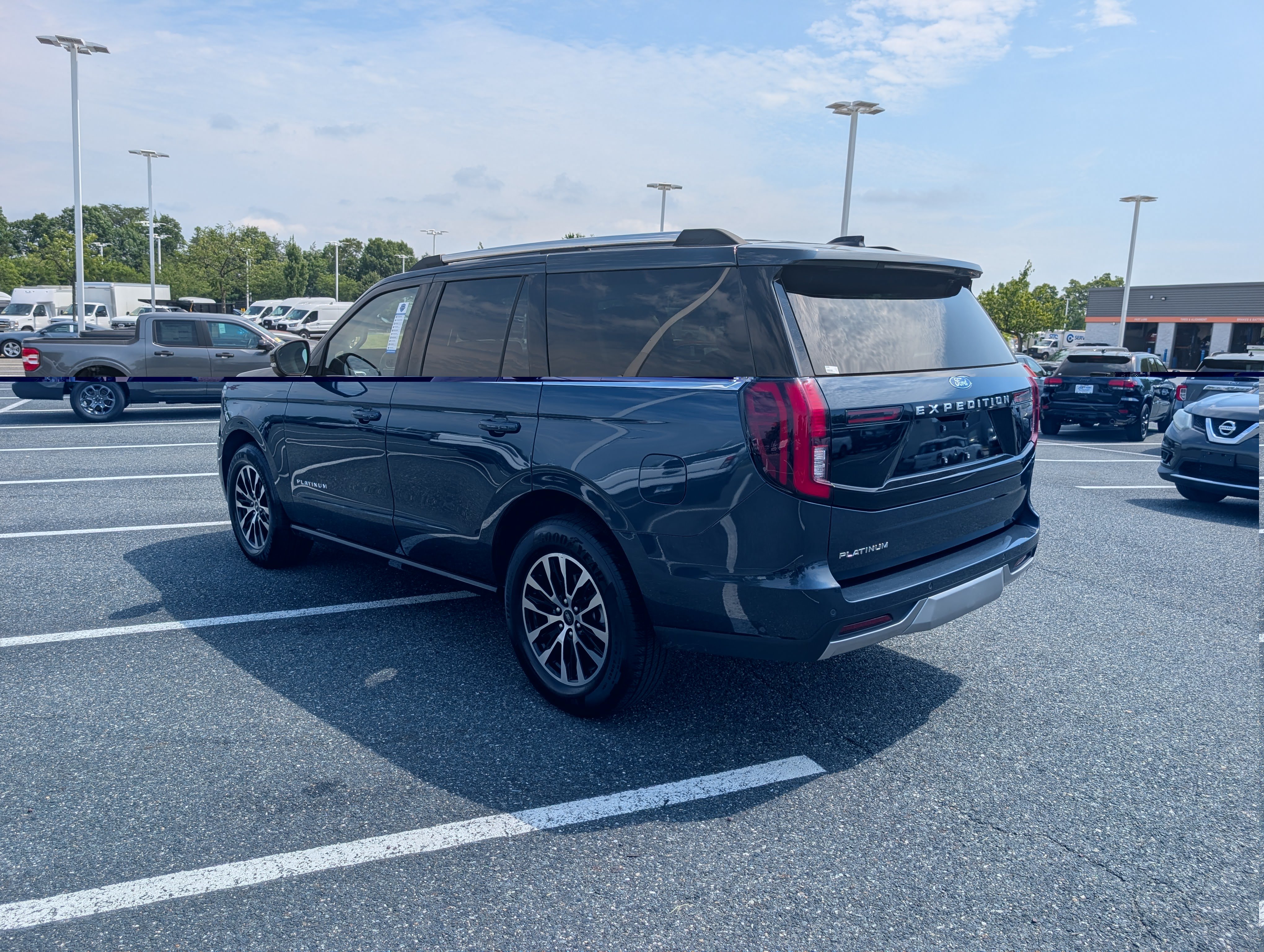 Used 2025 Ford Expedition Platinum AWD/4WD image 6