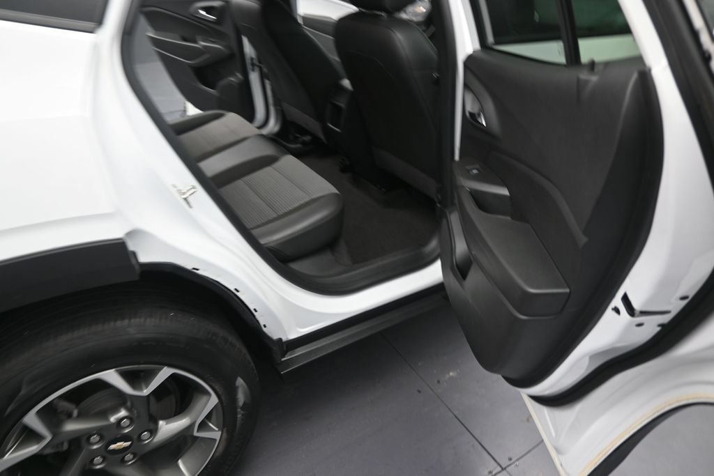 Used 2024 Chevrolet Trax LT FWD image 14