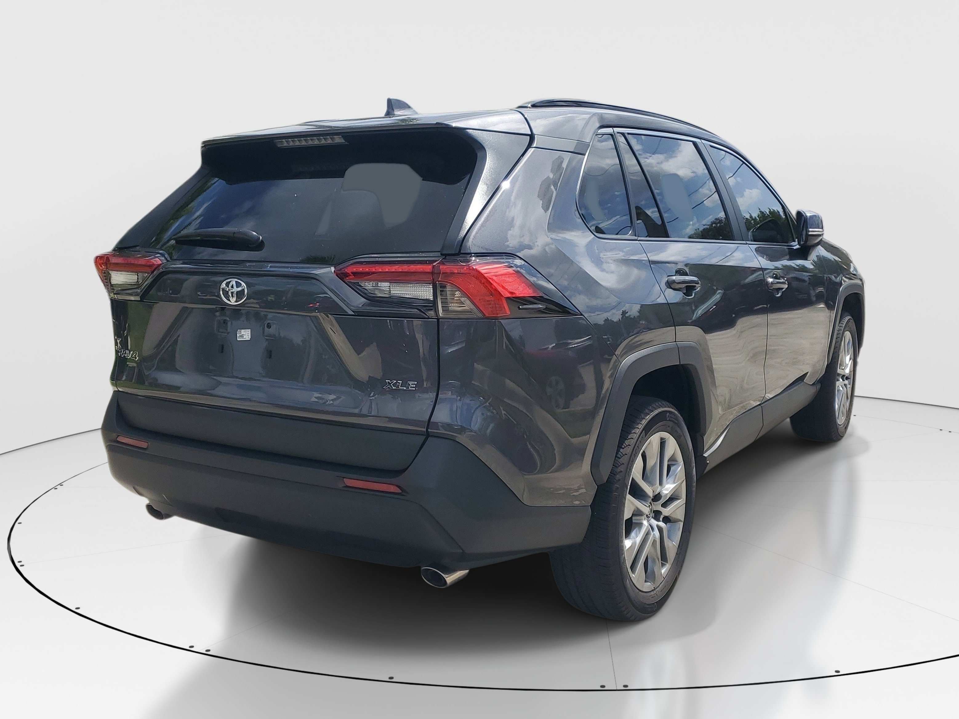 Used 2023 Toyota RAV4 XLE Premium FWD image 3