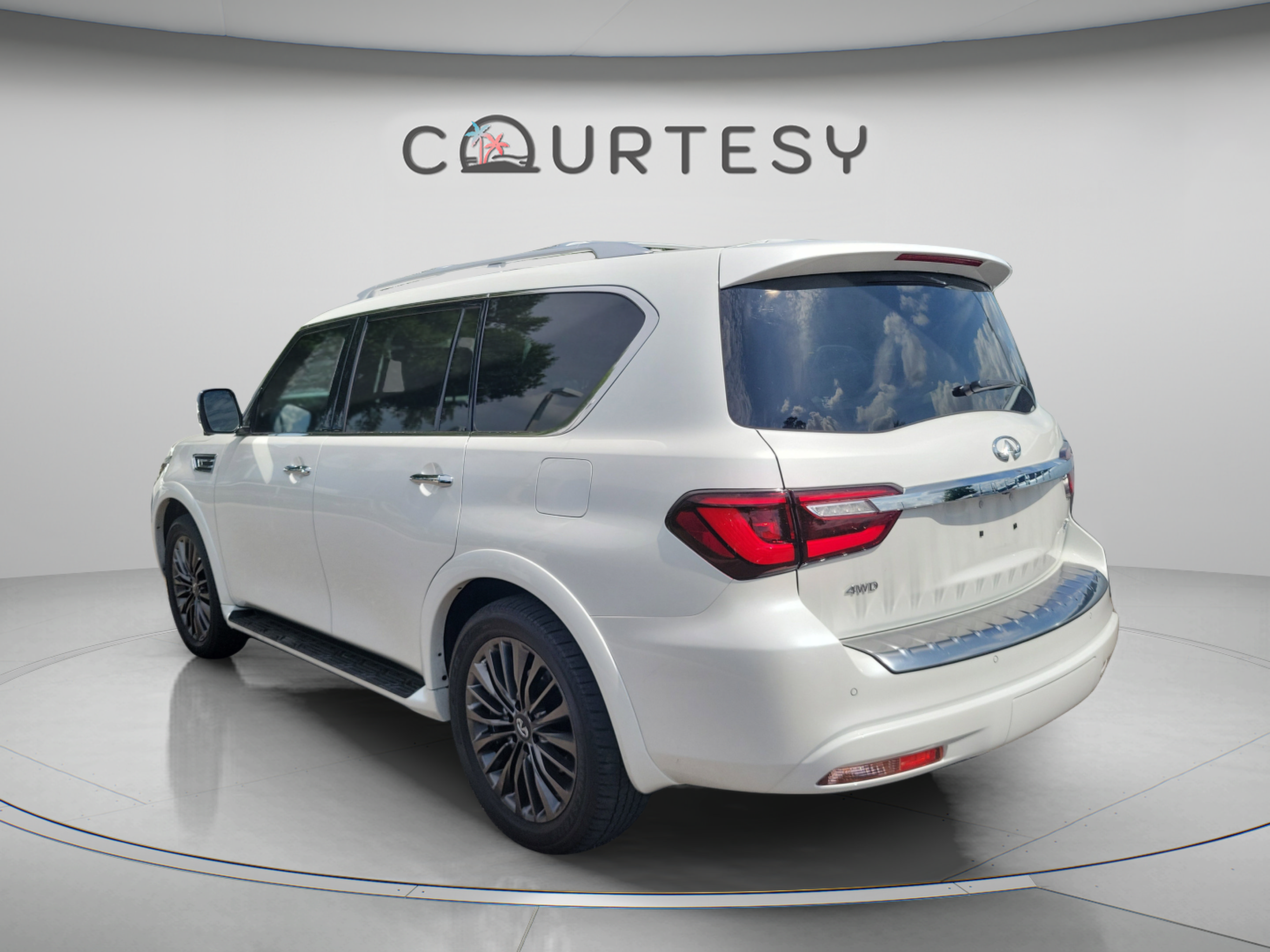 Certified 2023 INFINITI QX80 Sensory w/ Cargo Package AWD/4WD image 2