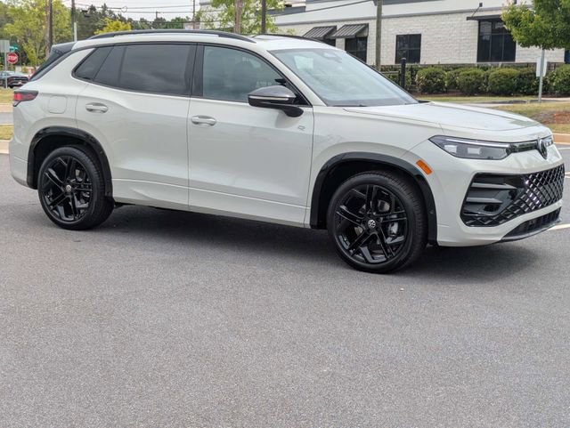 New 2026 Volkswagen Tiguan SE R-Line FWD image 2