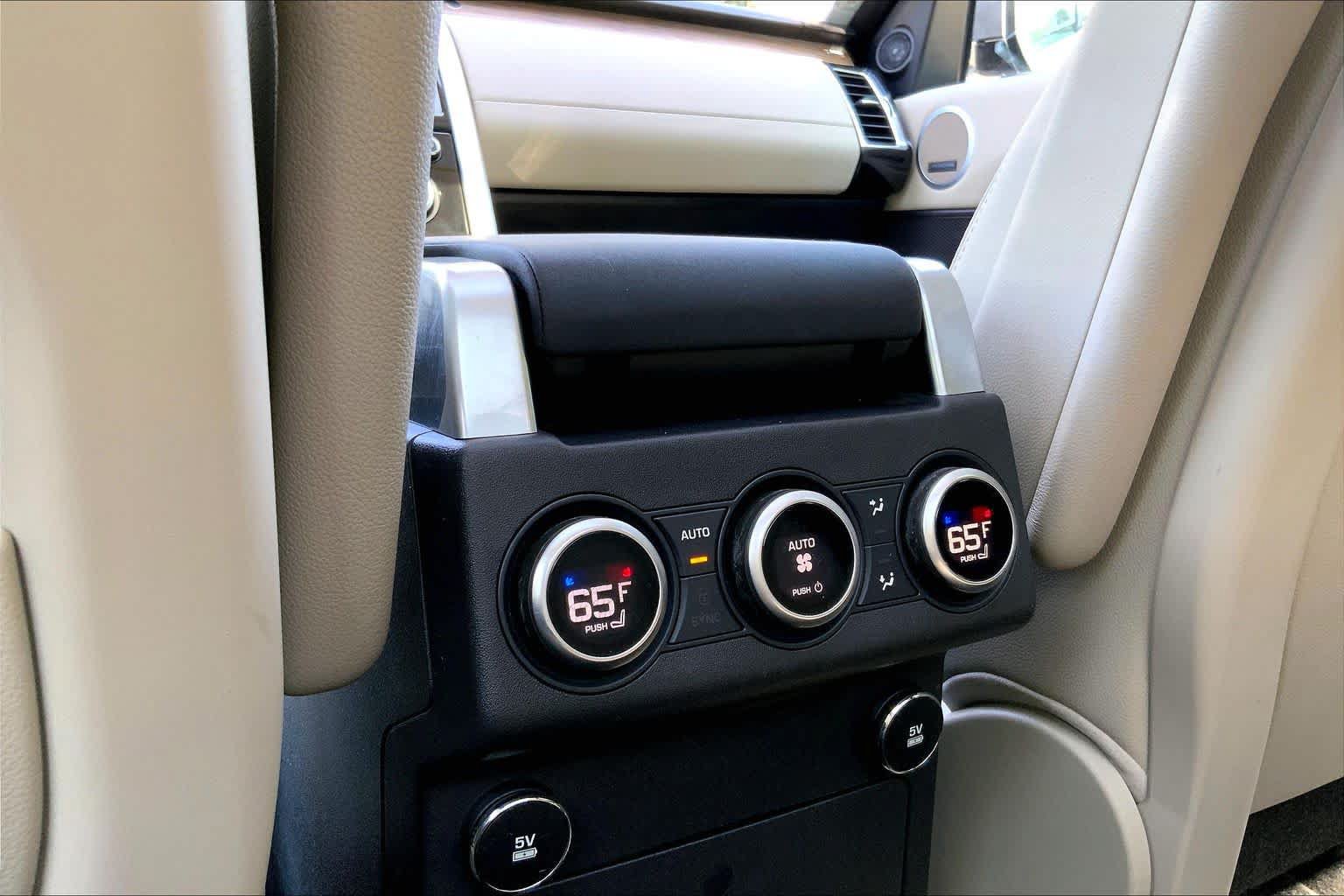 Used 2018 Land Rover Discovery HSE AWD/4WD image 35