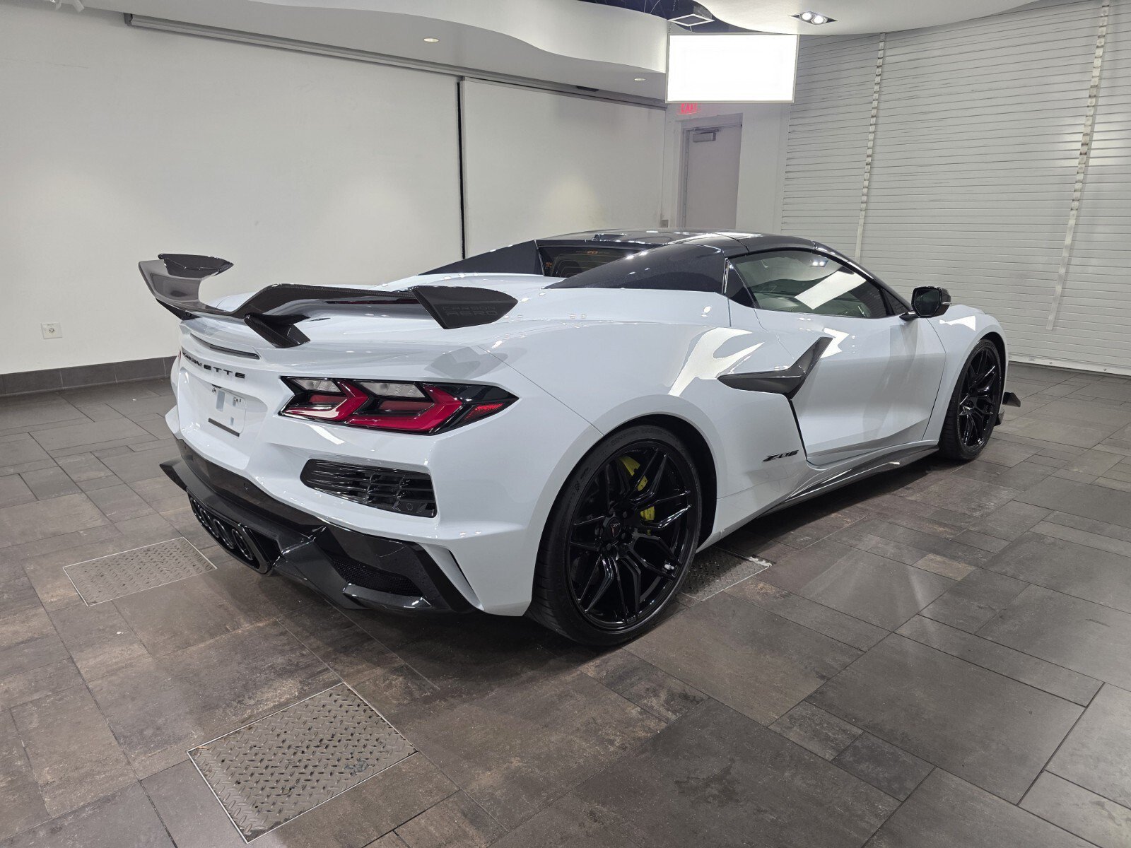 Used 2023 Chevrolet Corvette Z06 w/ Z07 Performance Package RWD image 23