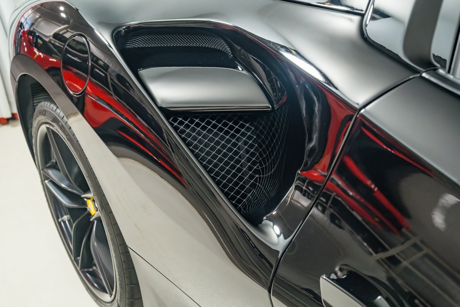 Certified 2018 Ferrari 488 Spider RWD image 41